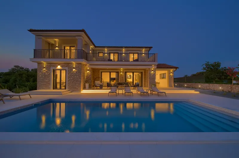 Villa Harmony with heated pool, Vrh